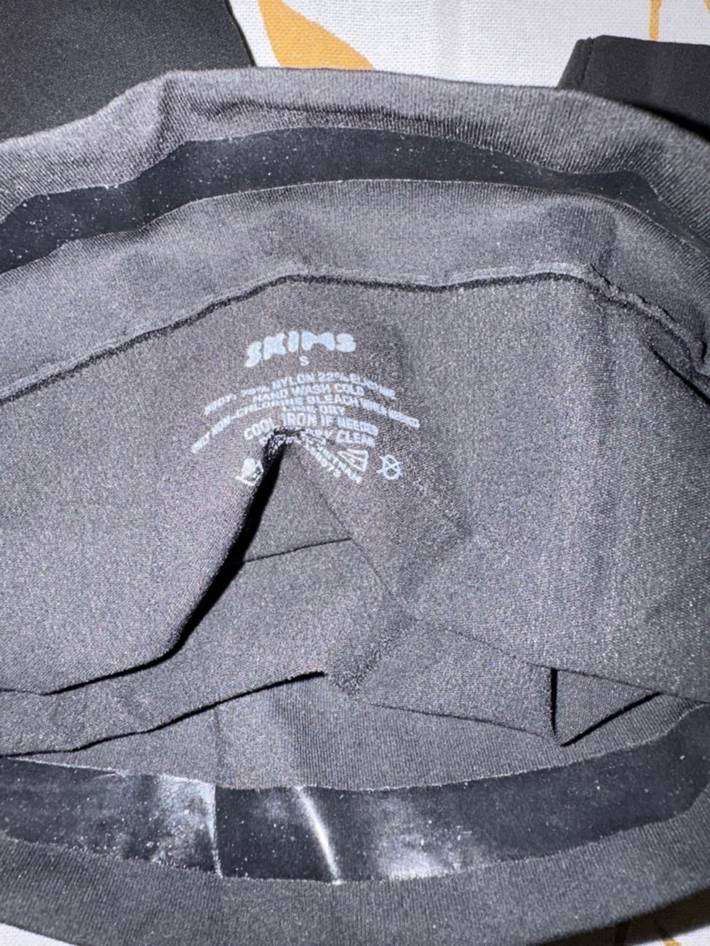 SKIMS Black High-Waist Mid-Thigh Shaping Shorts - Picture 7 of 9